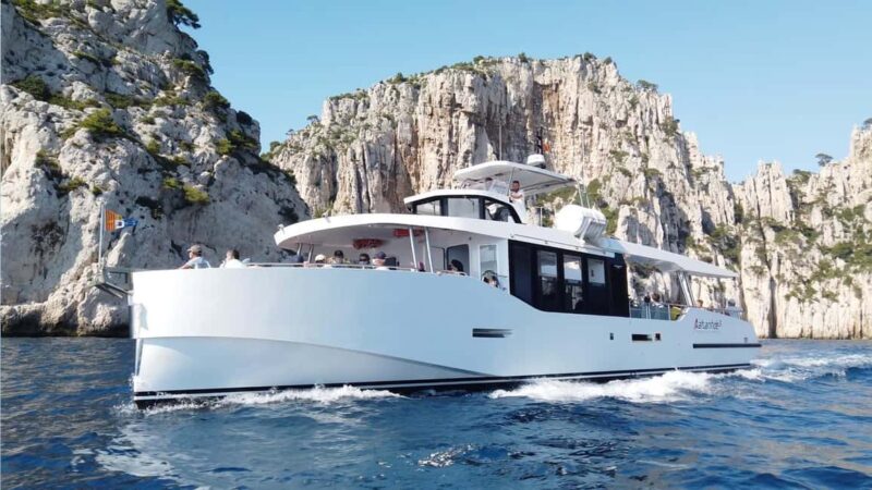From Bandol: Visit the 13 calanques of Cassis & Marseille (3 hours 15 minutes at sea) - Visiting the Famous Calanque of Port Miou, Port Pin, and En Vau