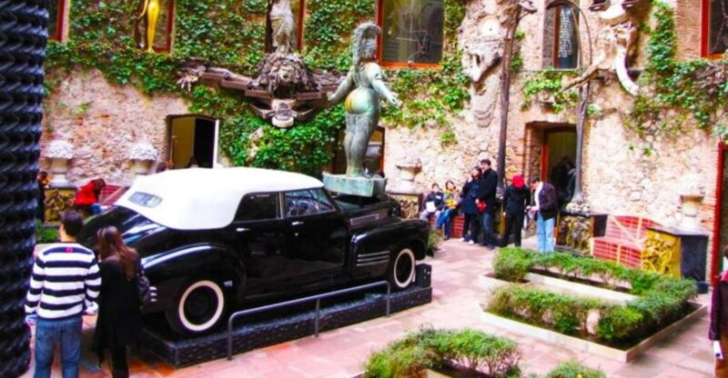 From Barcelona: Dalí Triangle and Cadaques Tour - Visiting Dalí’s Birthplace and Childhood Home in Figueres