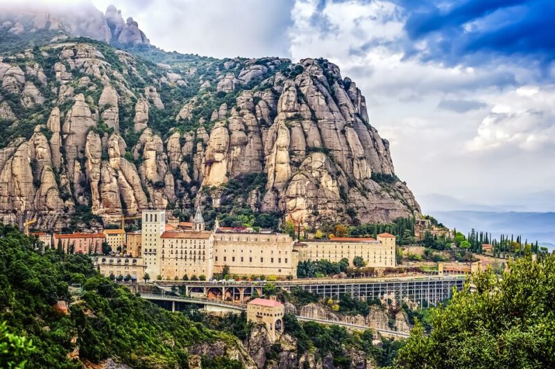 From Barcelona: Montserrat Day Trip with Optional Tickets - Guides and Tour Experience Quality