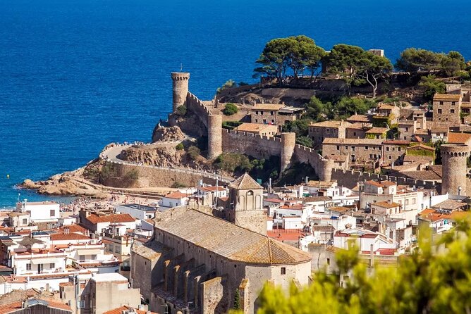 From Barcelona Tossa de Mar Half Day Tour - Exploring the Castillo de Tossa de Mar