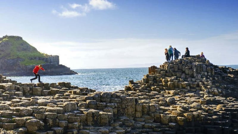 From Belfast: Giant's Causeway, Dunluce Castle & Dark Hedges - Discover the Iconic Sights of Northern Ireland in a 6-Hour Tour from Belfast