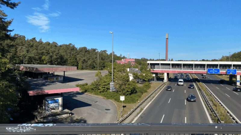 From Berlin: Kings, Crimes, & Spies Potsdam Day Trip by Van - The Memorial and Meeting Site on Leistikow Street