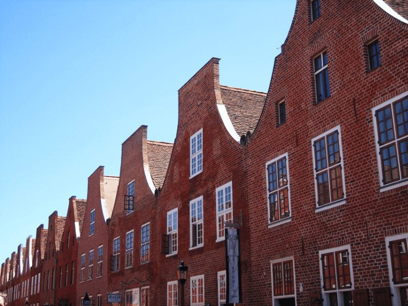 From Berlin: Potsdam Half-Day Tour in Spanish - Visiting the Church of Peace and Other Religious Sites