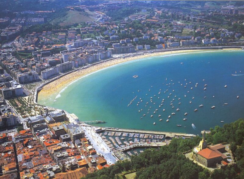 From Bilbao: Biarritz, Saint Jean de Luz, San Sebastian Tour - Transport and Pacing of the Tour