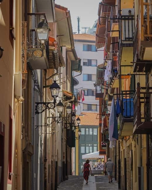 From Bilbao: Loyola, Getaria, Zarautz and San Sebastian Tour - Exploring Getaria’s Medieval Fishing Village