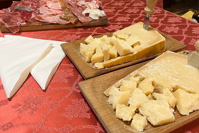 From Bologna: Parmesan Cheese & Balsamic Vinegar Tour+Lunch - Parmigiano Reggiano at Castelvetro di Modena