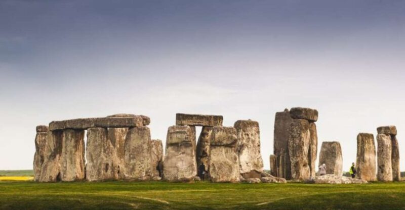From Bristol: Stonehenge and Cotswold Villages Day Tour - Key Points