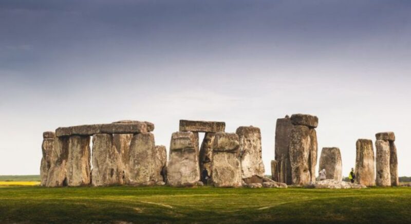 From Bristol: Stonehenge and Cotswold Villages Day Tour - Exploring Avebury: The Largest Stone Circle in Britain