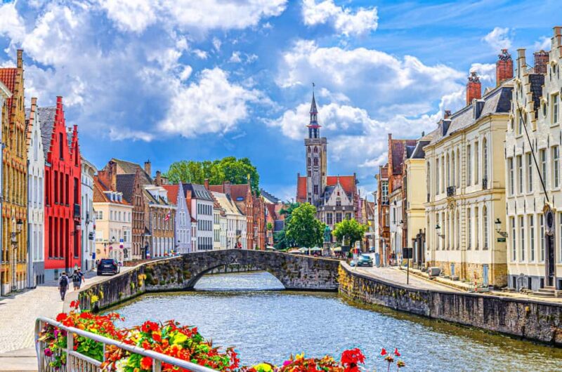 From Brussels: Bruges by Train with Guided Tour & Boat Ride - Visiting the Romantic Lake of Love and the 13th-Century Beguinage