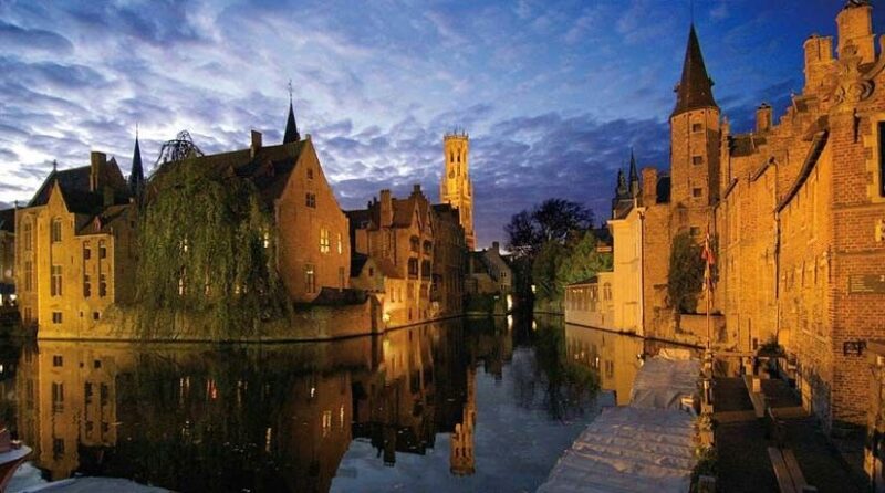 From Brussels: Bruges Day Trip with Boat Tour Option (ES) - Walking Through Bruges Historic UNESCO-Listed Center