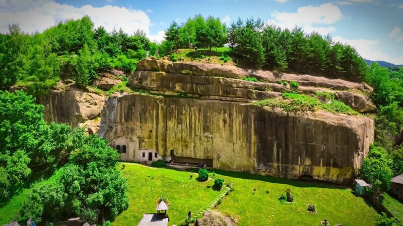 From Bucharest: Brdetu 4x4 Tour with Lunch, Hotel Pick-Up - Discovering the Second Route: Scenic and Natural Highlights