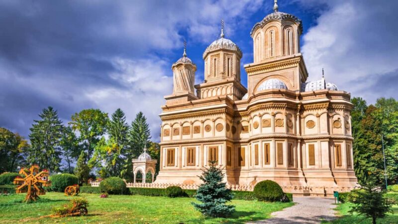 From Bucharest: Fgra Mountains and Bear Watching Tour - Poenari Fortress: Walking into Vlad the Impaler’s Lair