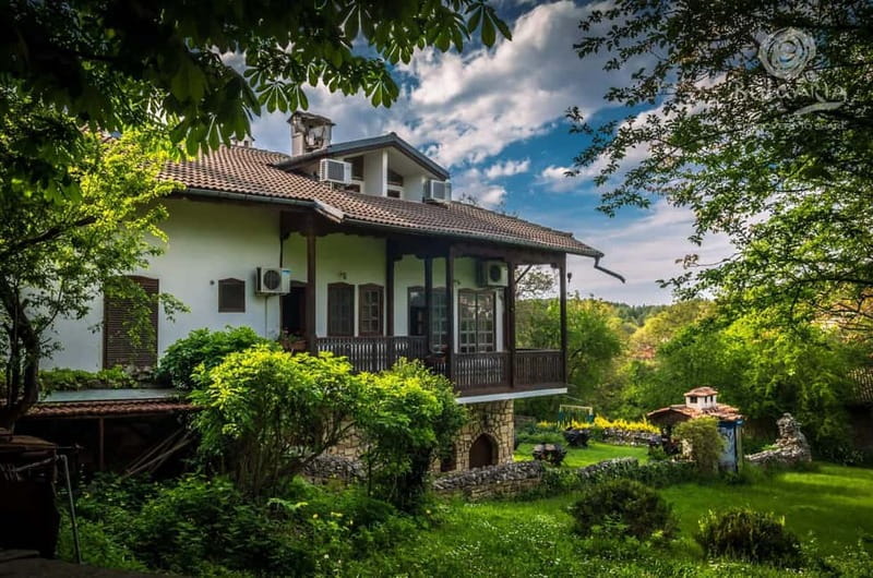 From Bucharest: Private Tour to Veliko Tarnovo and Arbanasi - Key Points