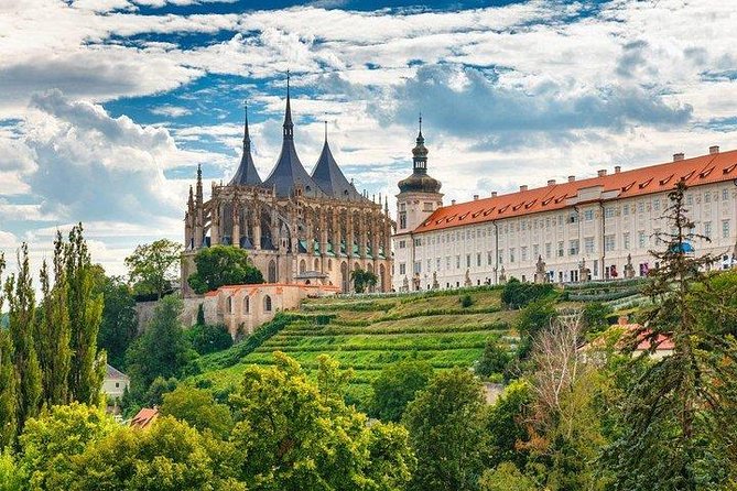 From Budapest to Prague: private transfer with a 2 hour stop - Wine Tasting at Sonberk Winery