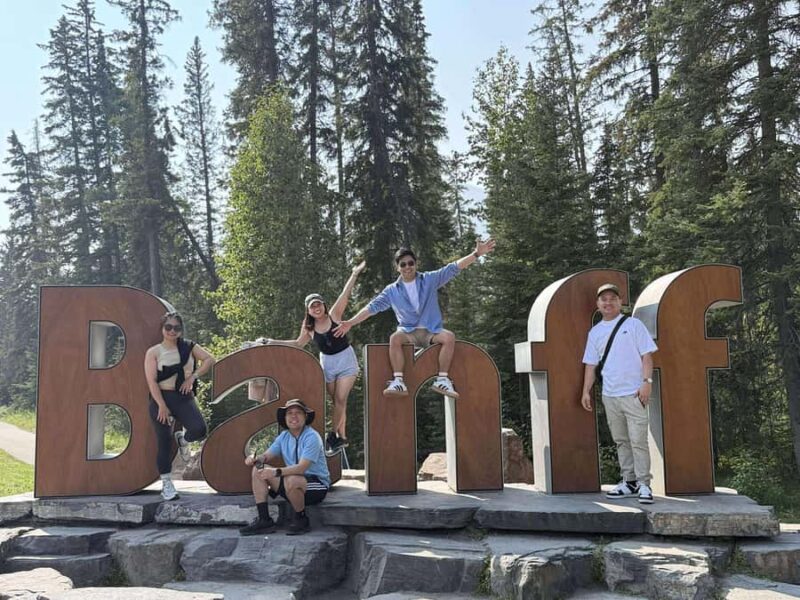 From Calgary: BANFF Tour w/FREE Edited Photos - Visiting Moraine Lake: Canada’s Most Photogenic View