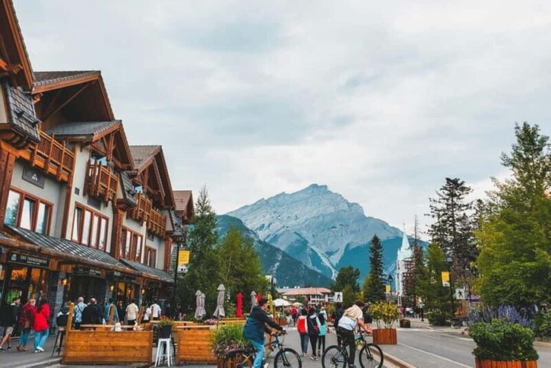 From Calgary: Explore 4 Stunning Lakes in Banff & Yoho - Small Group Size for a Personal Touch