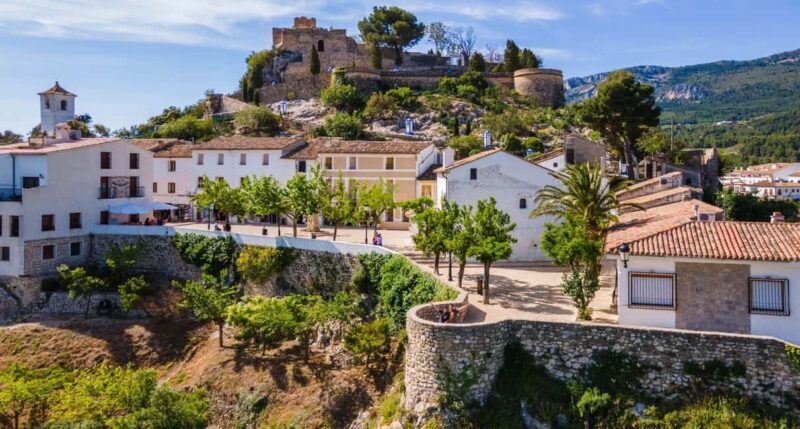 From Calpe/El Albir: Guadalest and Algar Waterfalls Tour - Guadalest: A Village Perched on a Rocky Ridge