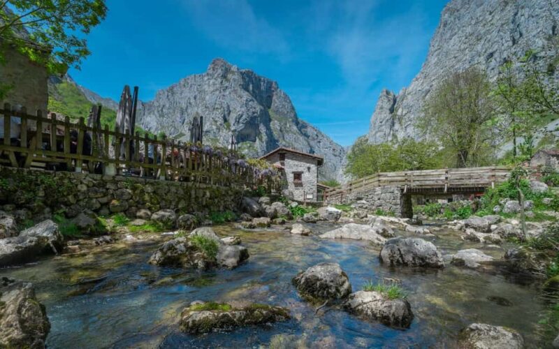 From Cangas de Onís: Lakes of Covadonga and Bulnes by funicular - Discover the Lakes of Covadonga and the Village of Bulnes in One Day