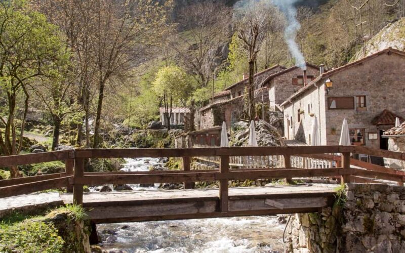 From Cangas de Onís: Lakes of Covadonga and Bulnes by funicular - Riding the Bulnes Funicular to the Mountain Village