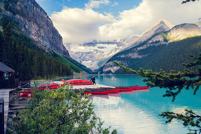 From Canmore Scenic Half-Day Trip to Lake Louise and Moraine Lake - Discovering Lake Louise: The Iconic Emerald Waters