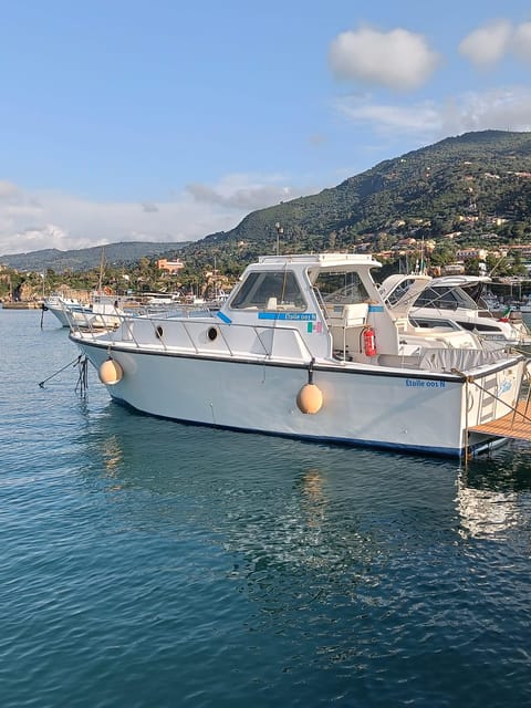From Cefalù: Mini Cruise with Snorkel Stops, Drinks & Snacks - Comfortable and Friendly Skipper Leading the Tour