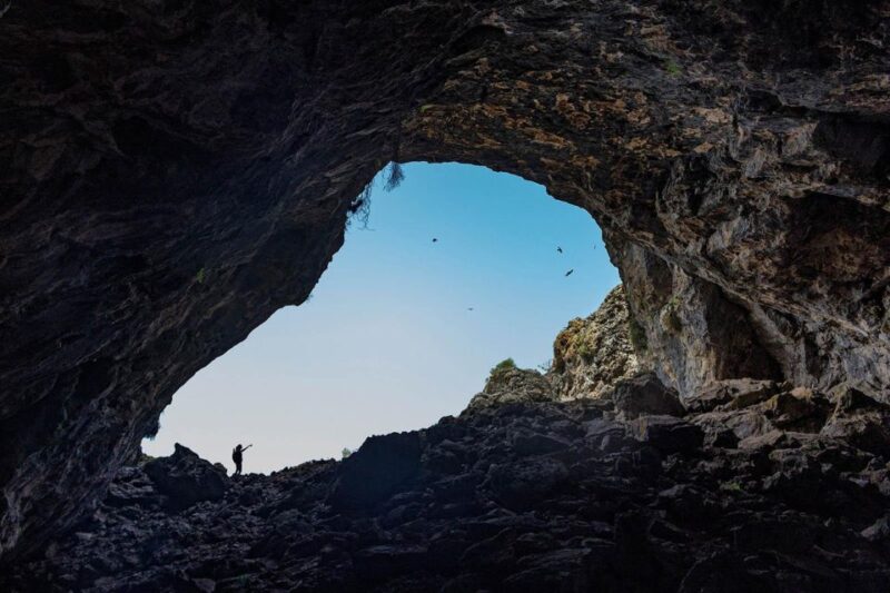 From Chania: Cave of Zeus & Knossos Palace Private Day Tour - Engaging Crete Art and Pottery Experience