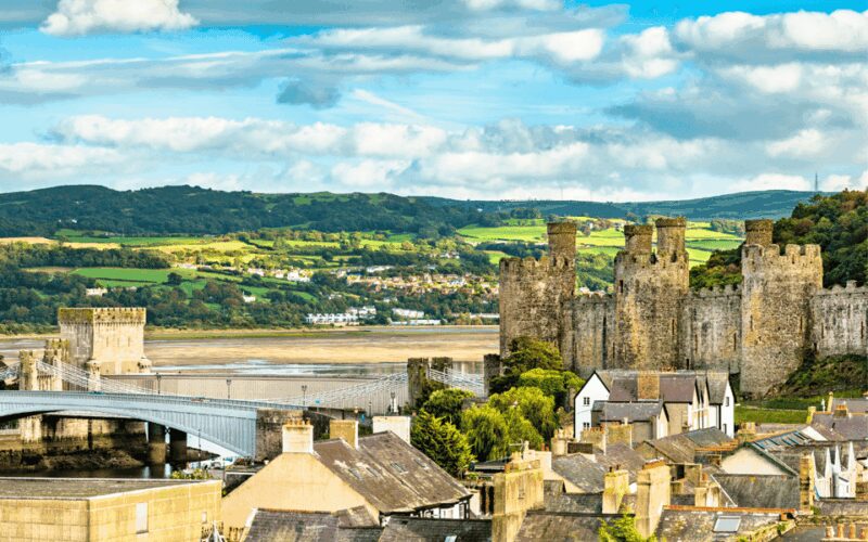 From Chester: North Wales and Caernarfon Castle Tour - Conwy: Medieval Charm and Coastal Beauty
