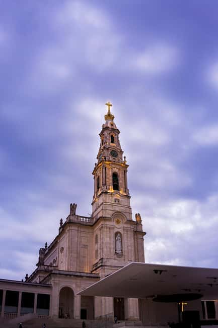 From Coimbra: Sanctuary of Fátima and village of the Little Shepherds - Visiting the Basilica of Our Lady of the Rosary