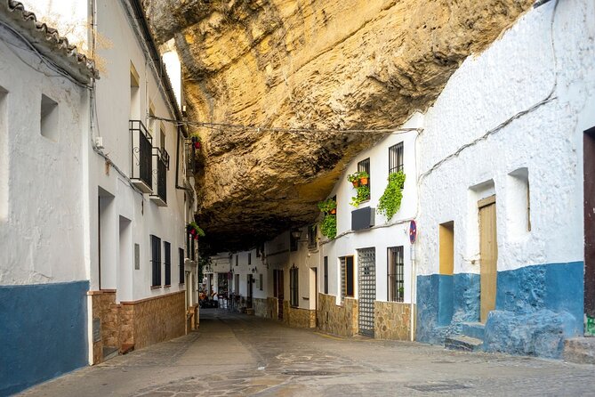 From Costa del Sol: Ronda and Setenil de las Bodegas - The Role of the Guided Tour and Audio System