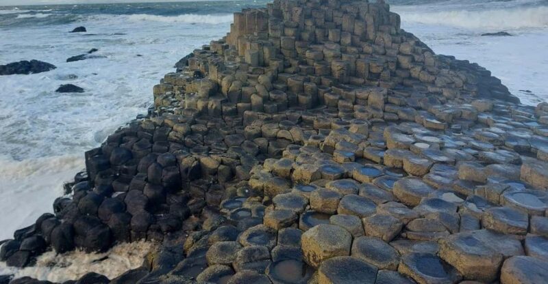From Dublin: Giants Causeway Private Tour - Belfast’s Peace Wall and Murals: A Cultural Reflection