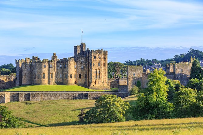 From Edinburgh: 1-day Outlander Tour - attractions included - Hopetoun House and Its Outlander Connection