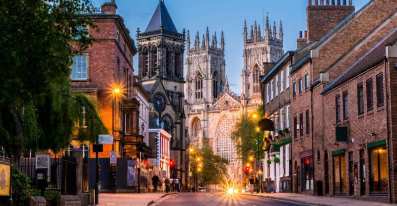 From Edinburgh: 5 Day Best of Northern England Tour - From Edinburgh to the Walled Town of Berwick-upon-Tweed and Bamburgh Castle