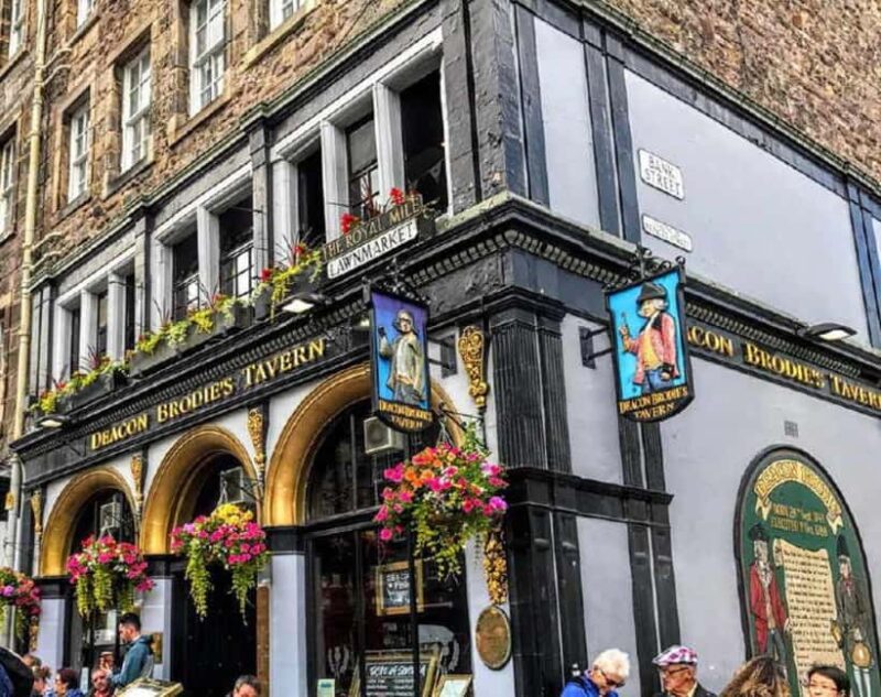 From Edinburgh: Culross & Stirling Castle Shore Excursion - The Kelpies: Sculptures of Scottish Heritage