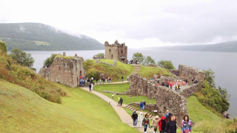 From Edinburgh: Loch Ness & Inverness Tour in Spanish - Time in Dunkeld and Pitlochry