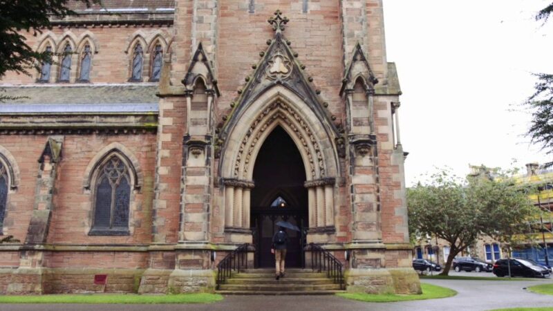 From Edinburgh: Loch Ness & Inverness Tour in Spanish - Return Journey to Edinburgh’s Royal Mile