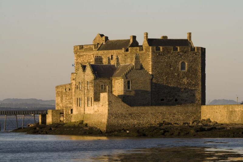 From Edinburgh: Outlander Full-Day Tour in Spanish - Explore Outlander Filming Sites with a Full-Day Tour in Spanish