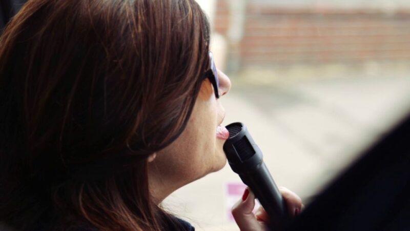 From Edinburgh: Outlander Full-Day Tour in Spanish - The Role of Guides and Tour Experience