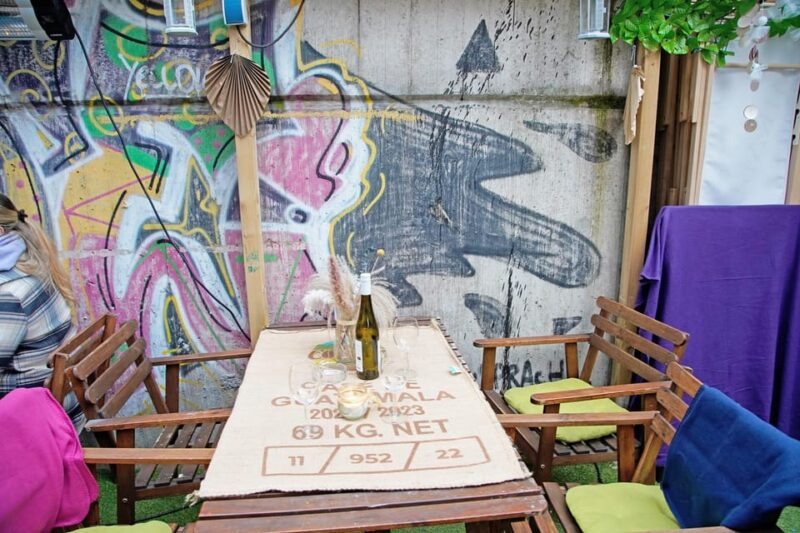 From Eigelstein to Nippes: city tour and wine hike - Logistics: Meeting Points, Duration, and Group Size