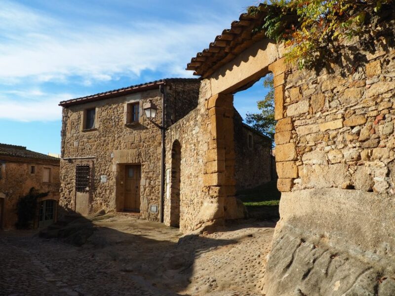 From Girona: Medieval Costa Brava Day Trip - Discovering Begur’s Colonial Past and Vibrant Atmosphere