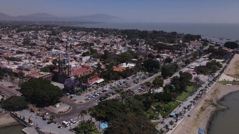 From Guadalajara: Chapala - Ajijic Tour - Wandering the Colorful Streets of Ajijic