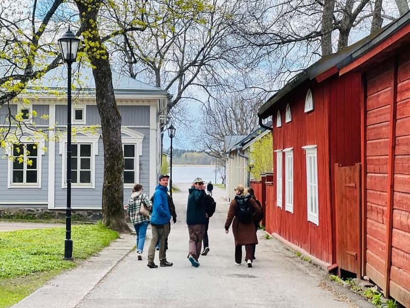 From Helsinki: Raasepori Castle Ruins & Ekenäs Old Town - Wandering the Colorful Streets of Ekenäs Old Town