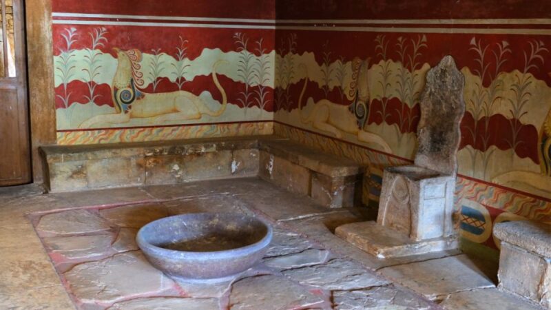From Heraklion: Historical Center City Tour & Knossos Palace - Discovering Heraklion’s Old Market and Historic Streets
