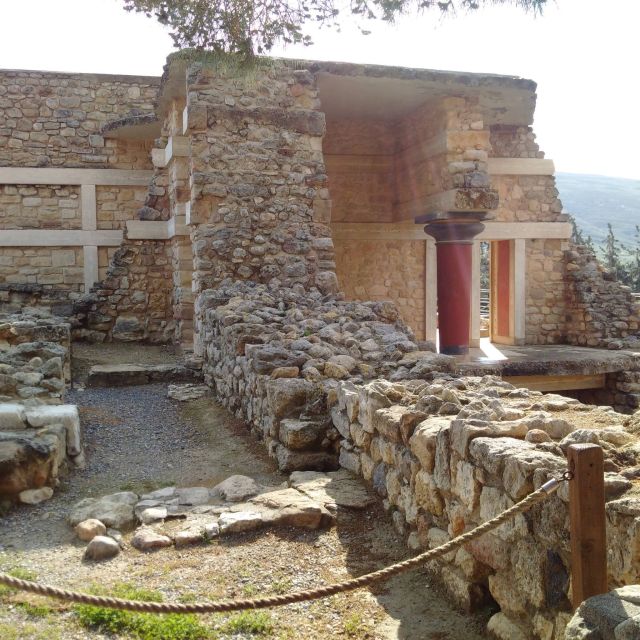 From Heraklion: Knossos Palace Entry Ticket and Private Tour - The Tour Experience and Personalization
