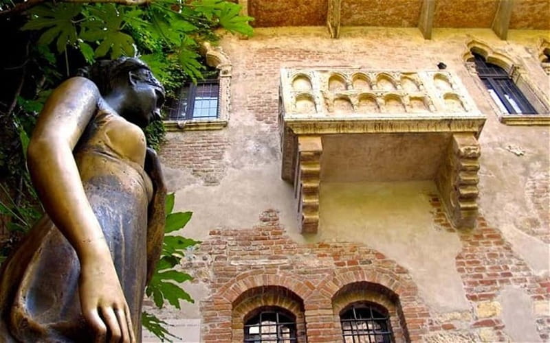 From Jesolo: Verona, Sirmione, and Lake Garda Full Day Tour - Discover Verona’s Historic Center with a Guided Tour