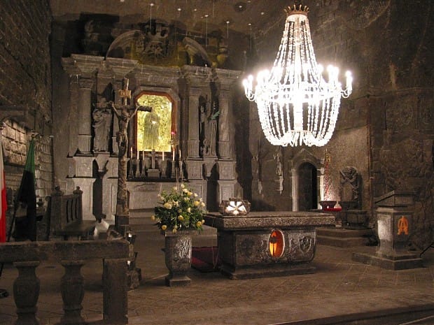 From Kraków: Wieliczka Salt Mine Guided Tour with Transport - The Guide’s Role: Informative and Entertaining
