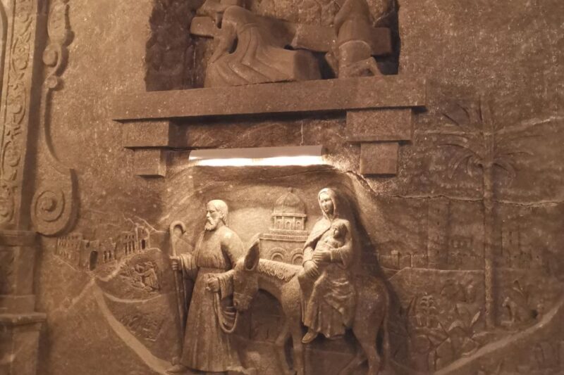 From Krakow: Wieliczka Salt Mine Tour in Italian - Multimedia Exhibits and Salt Sculptures