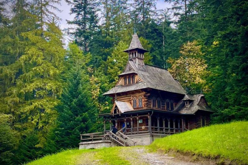 From Krakow: Zakopane Tour, Funicular and Thermal Baths - Shopping and Strolling in Zakopane’s Market District