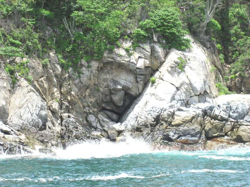 From La Crucecita: Private Huatulco 7 or 5 Bays Boat Trip - Water Activities and Underwater Encounters