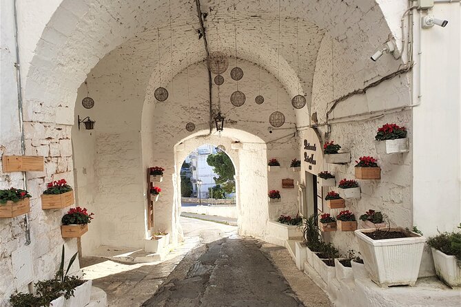 From Lecce: Alberobello, Locorotondo, Ostuni & Apulian brunch - The Guide’s Role and Guest Experience