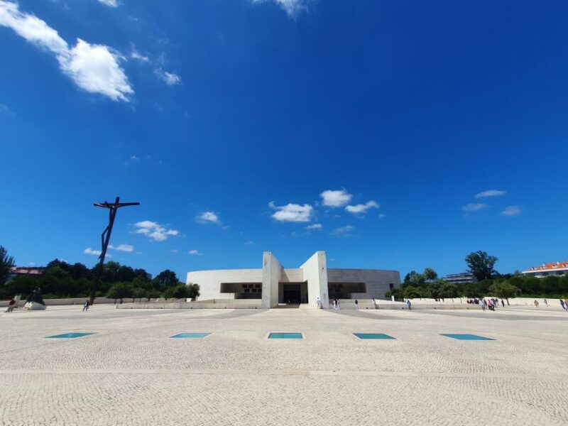 From Lisboa: Fatima, Nazare, Obidos & Batalha Full Day Tour - Discovering the Gothic Marvel of Batalha Monastery